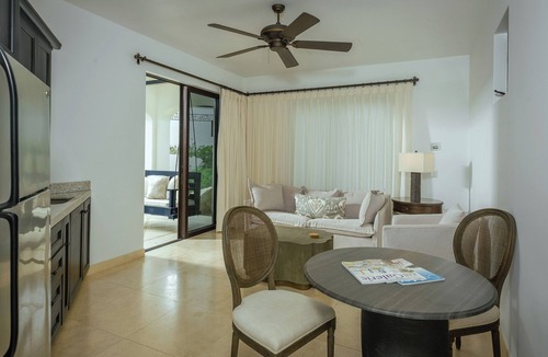 Buzzards Villa | 6BR Luxury Villa with Beach Club Access.