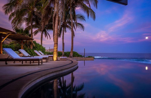 San Jose del Cabo Villa | 6BR Villa on Swimmable Beach!