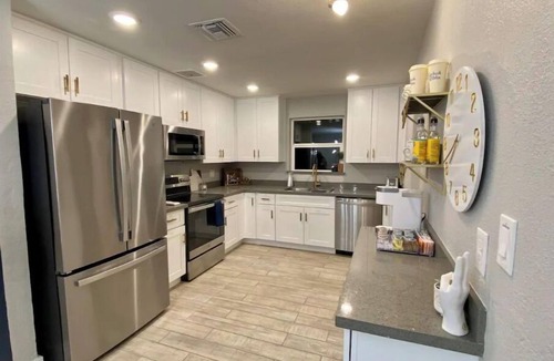 Phoenix House | 7 Mins to PHX Airport, Modern Boho, Sleeps 10
