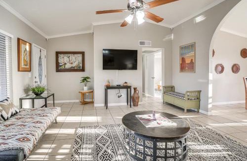 Phoenix House | 8 Mi to State Farm Stadium: Glendale Home w/Grill