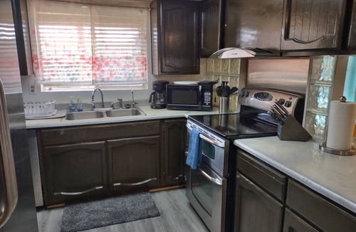 Mesa House | 8b/5b Centrally Located Home, Sleeps 36