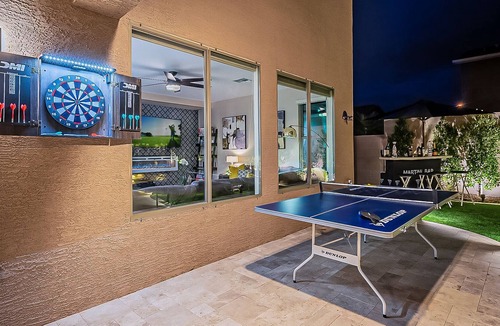 Peoria House | 8BR/6 BATH w/ HEATED Pool & hot tub, Billiards, Mini-Putt, BB Hoop,Arcade & more