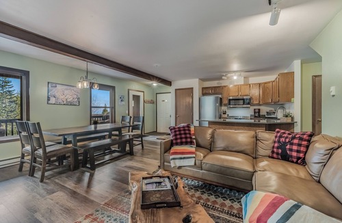Sandpoint Cabin | 9 Bedrooms 8 Bathrooms with fabulous decks and lake views and a hot tub!