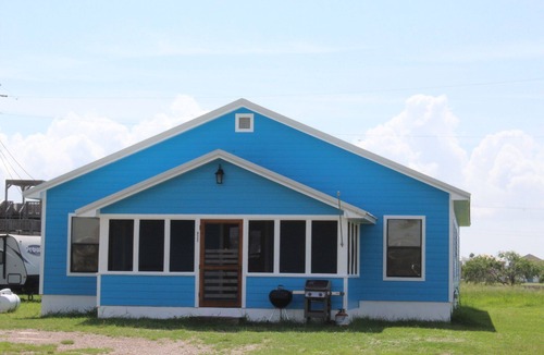 Port Mansfield House | 922 Mansfield - Beautiful & Spacious!