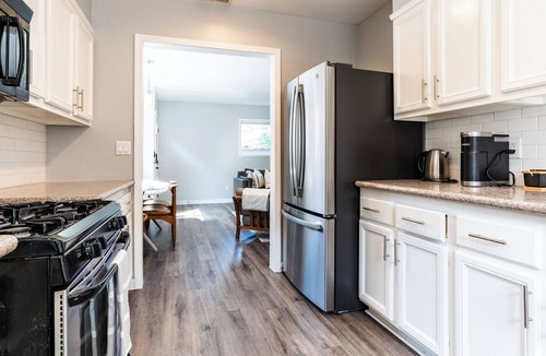 Eastside House | A 2bed 2bath modern coastal vibe made for your perfect Southern California stay!