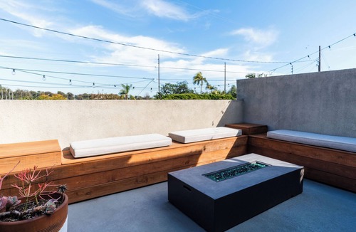Eastside House | A 2bed 2bath modern coastal vibe made for your perfect Southern California stay!