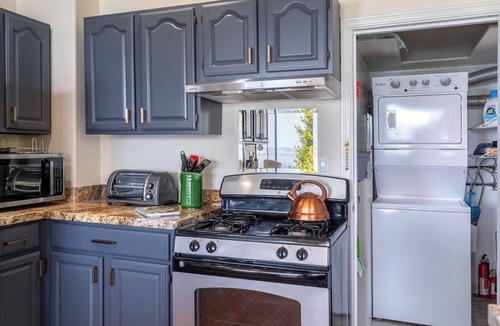 Sausalito Apartment | A Bird’s Eye View – A Blink to the City - A Break in Marin *30 Day Minimum*