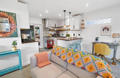 Downtown Los Angeles Cottage | A Charming detached guesthouse with everything