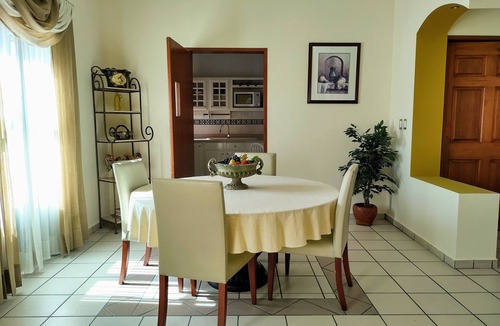 Zacatecas Centro Apartment | A few steps from the Cathedral. Very safe and centrally located. 300Mb WiFi with parking.