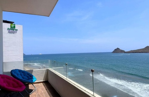 Zona Dorada Apartment | a pie de playa con vista al mar by Gpsrentas
