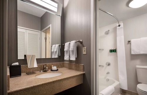 Camelback East Hotel | A Place You'll Surely Enjoy! w/Outdoor Pool, Near Wrigley Mansion