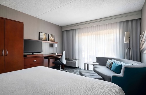 Camelback East Hotel | A Place You'll Surely Enjoy! w/Outdoor Pool, Near Desert Storm Park