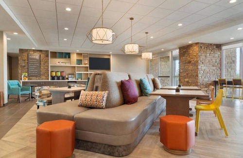 East Mesa Hotel | A Place You'll Surely Enjoy! 2 Relaxing Units, Outdoor Pool, Free Breakfast!