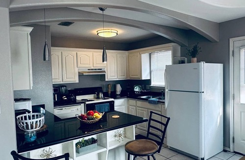 Pharr Apartment | A Restful Hideout - Pharr, Harlingen and McAllen with WiFi, AC