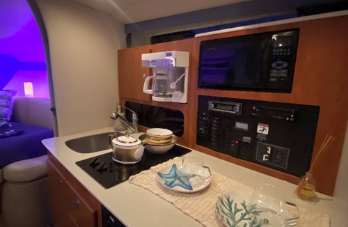 Marina Peninsula Boat Rental | A romantic night for couples in the yacht in Marina del Rey, Los Angeles
