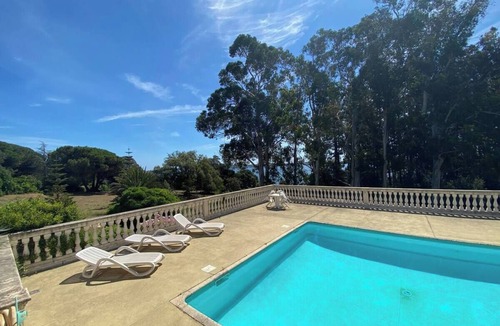 Aleria Apartment | A serene moment overlooking Diana pond