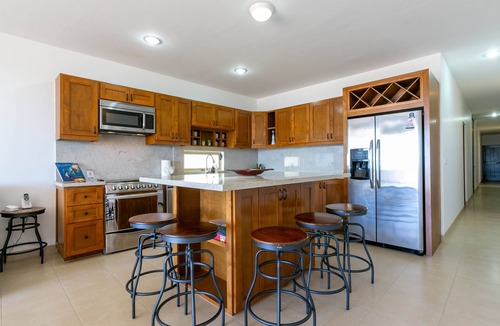 El Tezal Apartment | A spacious 3-bedroom escape offering stunning views and a comfortable setting for a relaxing getaway.
