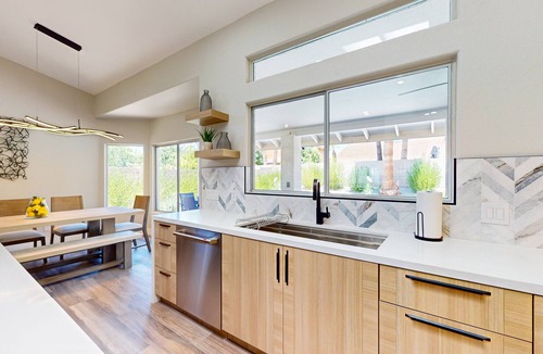 Paradise Park Vista House | A stately luxury house with pool nestled in a serene neighborhood