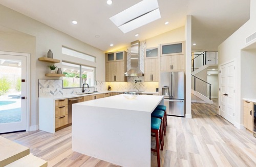 Paradise Park Vista House | A stately luxury house with pool nestled in a serene neighborhood