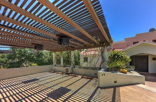 Campo de Golf Fonatur Villa | A Stunning 6,100 sqft House Sleeps 10, walk to Beach, Shops and Restaurants.
