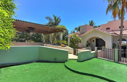 Campo de Golf Fonatur Villa | A Stunning 6,100 sqft House Sleeps 10, walk to Beach, Shops and Restaurants.