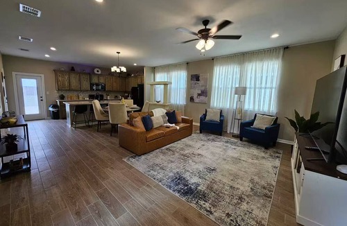 Edinburg House | A touch of Modern