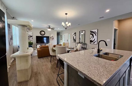 Edinburg House | A touch of Modern