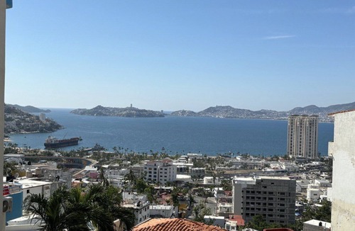 Nuevo Centrode Poblacion House | Acapulco Retreat for Big Families, Friends & Lifelong Memories
