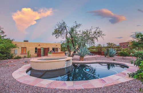 Cortaro House | Adobe Home w/Mt Views -Hacienda Del Cholla