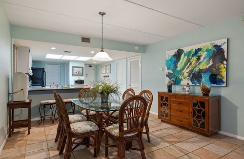 South Padre Island Condo | Adorable Ground Floor Condo with Heated Pool, Hot Tub, Tennis Court & Direct Beach Access!