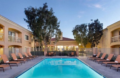 Camarillo Hotel | Affordability Meets Comfort! 3 Pet-Friendly Units, Near Camarillo Public Library