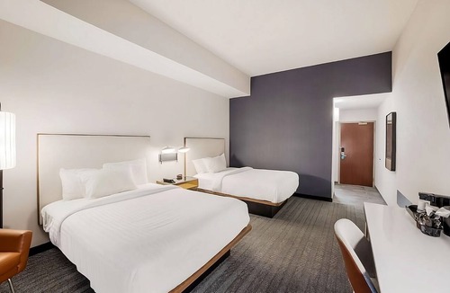 Chandler Hotel | Affordability Meets Comfort! Contemporary and Pet-friendly Unit, Swimming Pool!