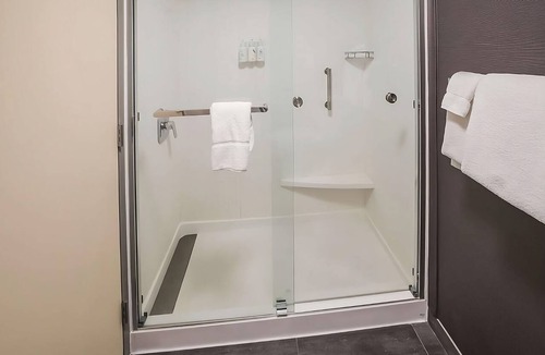 Chandler Hotel | Affordability Meets Comfort! Contemporary and Pet-friendly Unit, Swimming Pool!