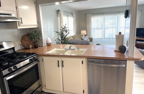 Pharr House | Affordable, Clean, Comfortable for 55+! RGV Gated, Favorite Park