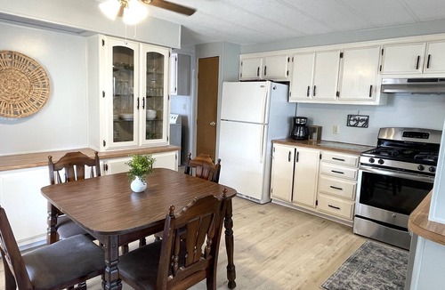 Pharr House | Affordable, Clean, Comfortable for 55+! RGV Gated, Favorite Park