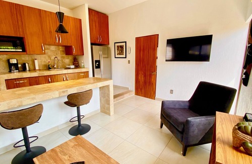 San Antonio Tlayacapan House | Ajijic Modern 1 Bed Guesthouse-Patio-BBQ-Bikes-Gym-Pickleball Court-Golf Cart