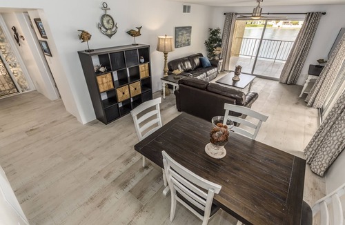 Desert Shores Condo | ALL 5-STAR reviews! Lakefront King + Queen bed+ huge cnr balcony