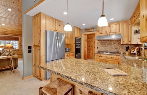 Big Bear Lake Cabin | "All About Fun" - 3BR/3BA Log Cabin: Arcade, Foosball, Hot Tub & Fenced Yard
