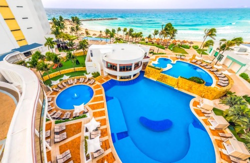 Punta Cancun Resort | Altitude at Krystal Grand Cancun - All Inclusive