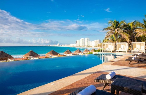 Punta Cancun Resort | Altitude at Krystal Grand Cancun - All Inclusive