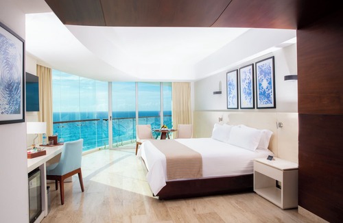 Punta Cancun Resort | Altitude at Krystal Grand Cancun - All inclusive