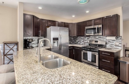 Hy-view House | *Amazing Rates!* | Scottsdale Park Place