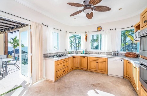 La Ventana Villa | Amazing Villa with 4BR/4BA W/Beach & Pool
