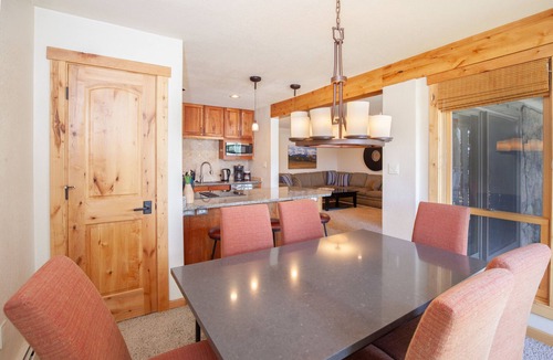 Dillon Condo | Amphitheater View | Hot Tubs & Pool