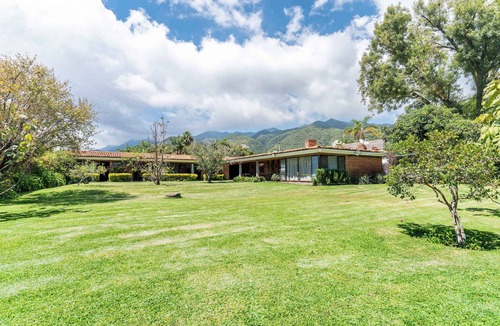 Ajijic Villa | ANANA Casa SK | Lakeside Villa with Garden, Games & Lake Views