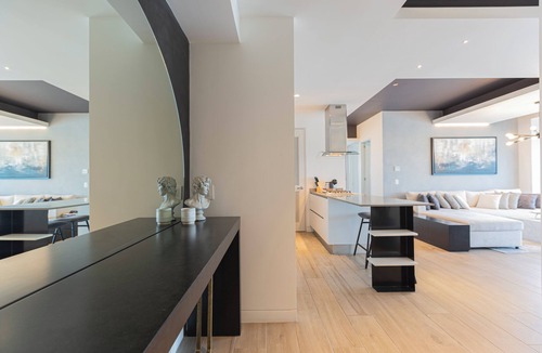 Financial District Apartment | Andares City Views Apt- Shopping & Lifestyle