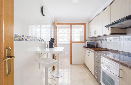 Daimuz Apartment | Apartment 'Daimuz Holidays' with Sea View, Balcony and Wi-Fi