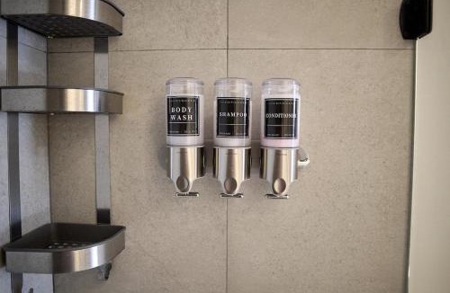 Americana Apartment | Apartment for 6 people with a pool, gym, coworking space, and parking