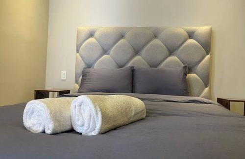 Financial District Apartment | Apartment in plaza pabellon zone andares