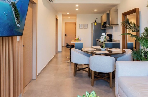 Lomas de Mazatlan Apartment | Apartment with 2 bedrooms. AC, Pool and beach nearby in Mazatlan's Golden Zone